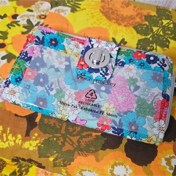 Vera Bradley RFID Turnlock Wallet - Far Out Floral - NWT - Picture 5 of 9
